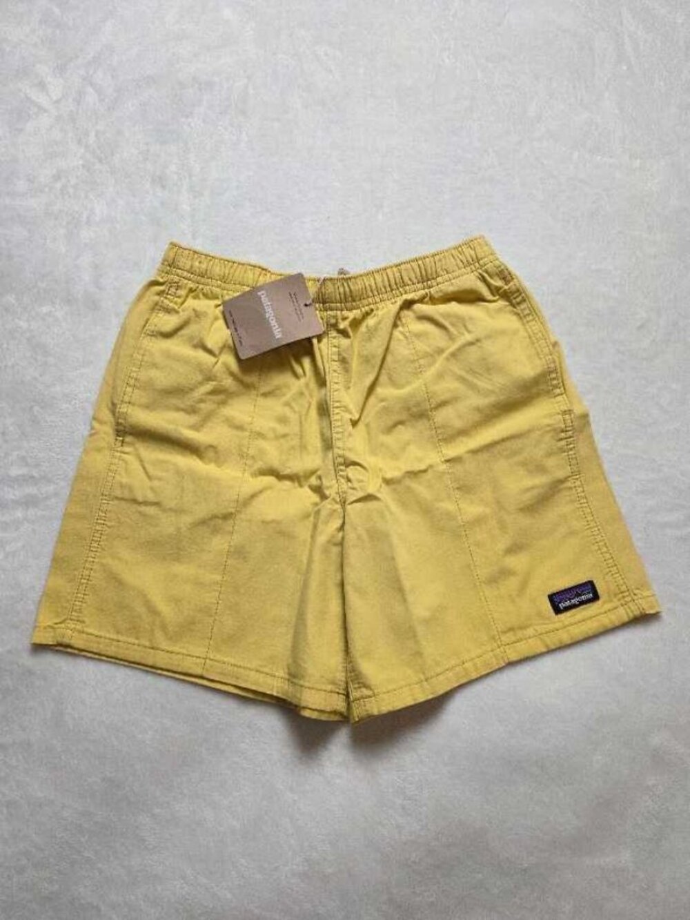 New boys M (10) Patagonia Funhoggers play shorts in Surfboard Yellow